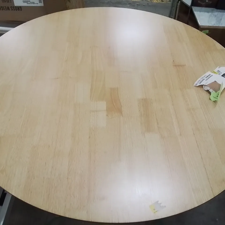 ROUND DINING TABLE