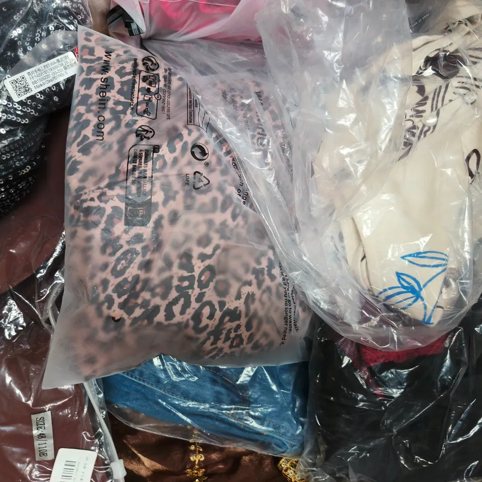 APPROXIMATELY 20 ASSORTED CLOTHING AND FASHION PRODUCTS IN VARIOUS STYLES AND SIZES - COLLECTION ONLY