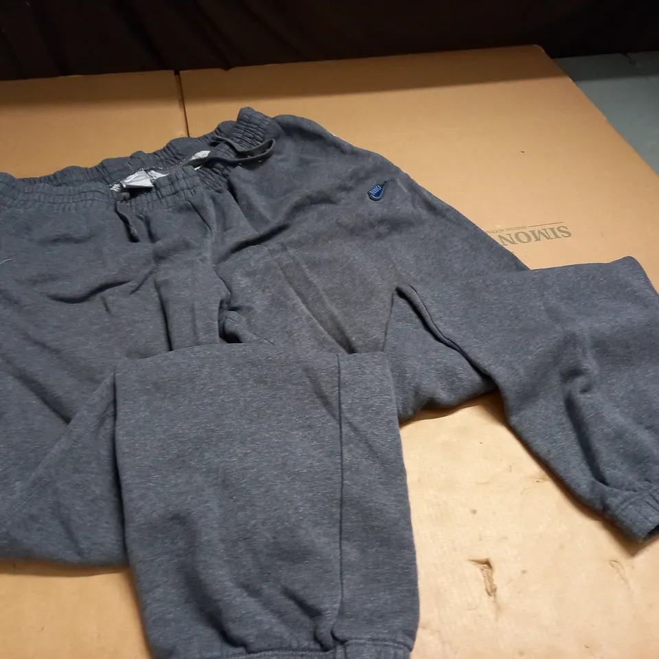 NIKE GREY SWEAT PANTS - L