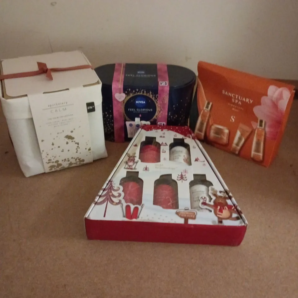 APPROXIMATELY 15 ASSORTED BOXED HEALTH & BEAUTY ITEMS TO INCLUDE NIVEA GLORIOUS FEEL GOOD SKIN SET, BAYLIS & HARDING BEAUTICOLOGY SET, APOTHECARY CALM, ETC