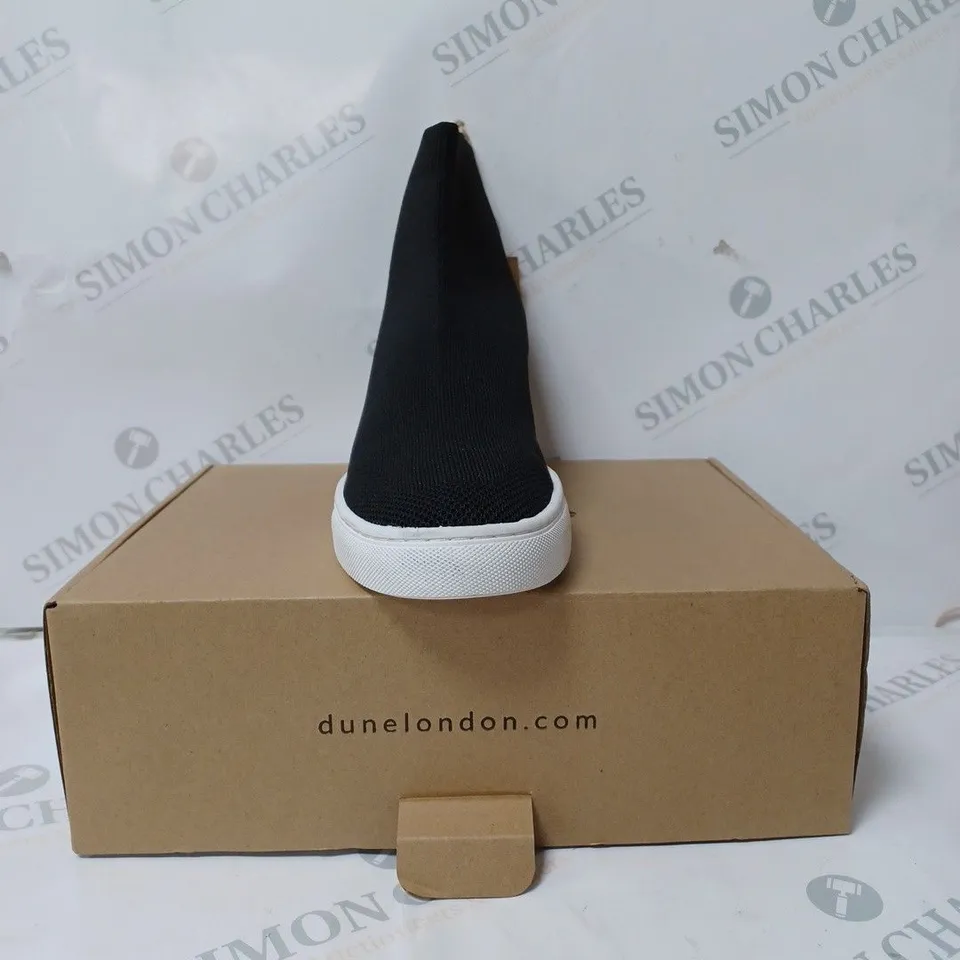 DUNE BLACK KNIT HIDE WEDGE SIZE 7 