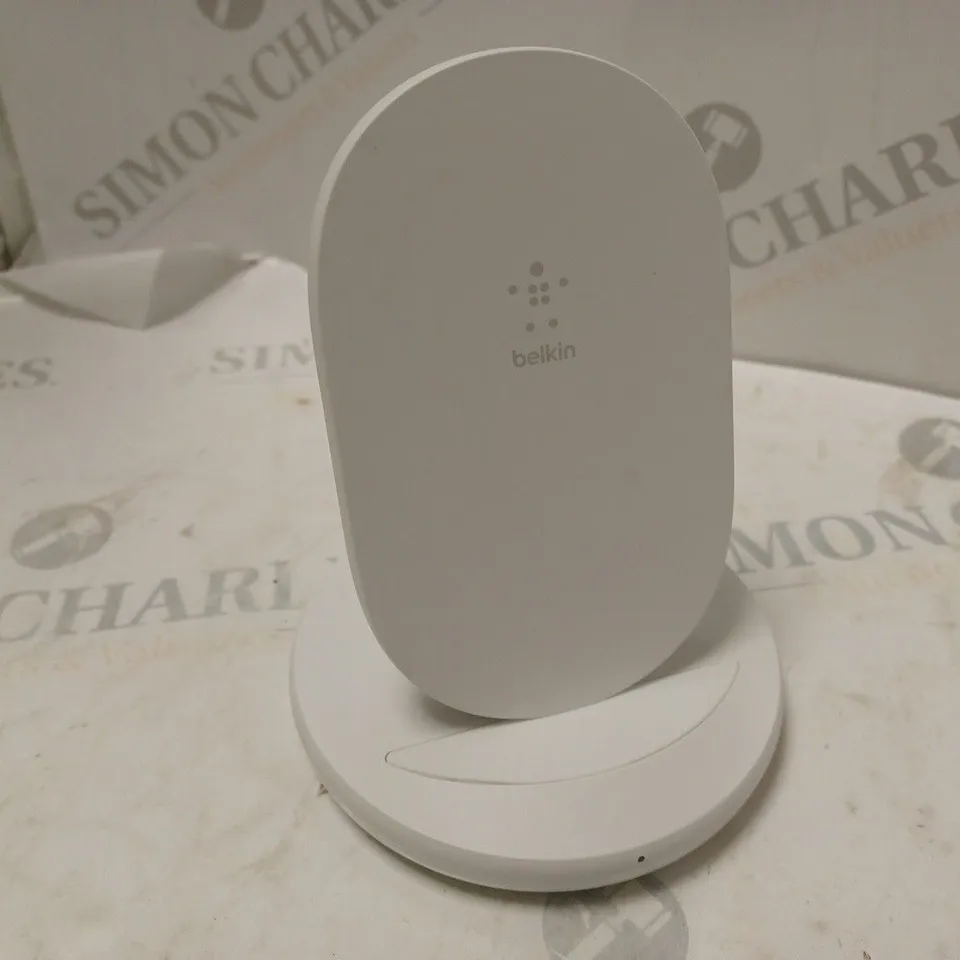 BOXED BELKIN BOOST CHARGE WIRELESS CHARGHE STAND 15W