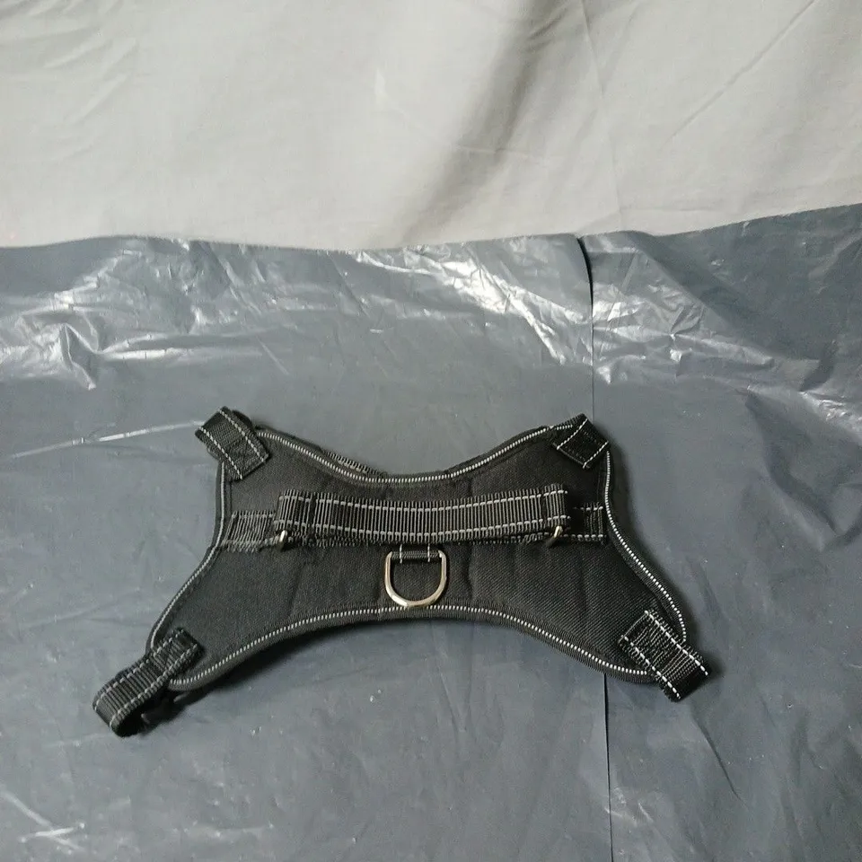 BOX OF APPROXIMATELY 70 NO PULL DOG HARNESS FOR MEDIUM DOGS 