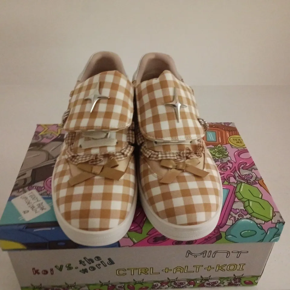 BOXED PAIR OF KOI MAGIC TEDDY BEAR GINGHAM FLAT SHOES – UK SIZE 6, MID BROWN 