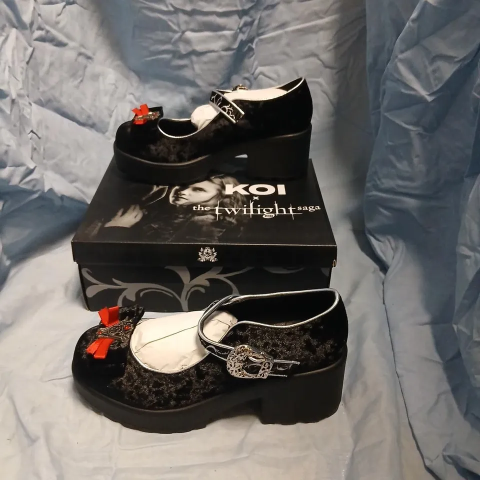 BOXED PAIR OF KOI TWILIGHT SAGA TIRA MARY JANE AND ALEC EDITION IN BLACK SIZE UK 9