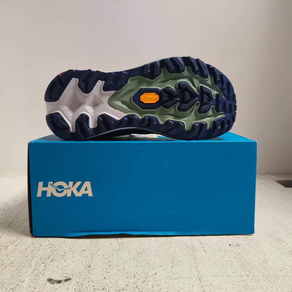 BOXED PAIR OF HOKA MAFATE 5 TRAINERS IN PURPLE SIZE UK 7