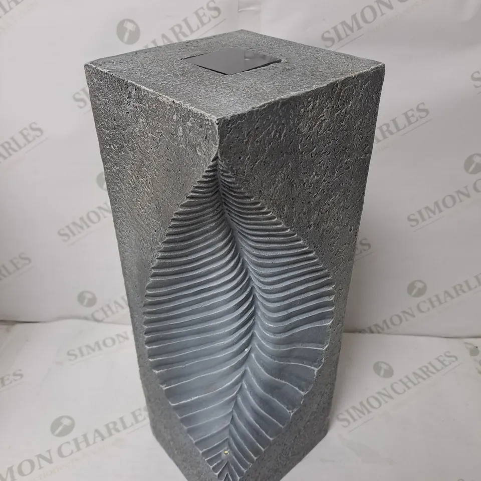 LUXFORM SOLAR LEAF DISPLAY