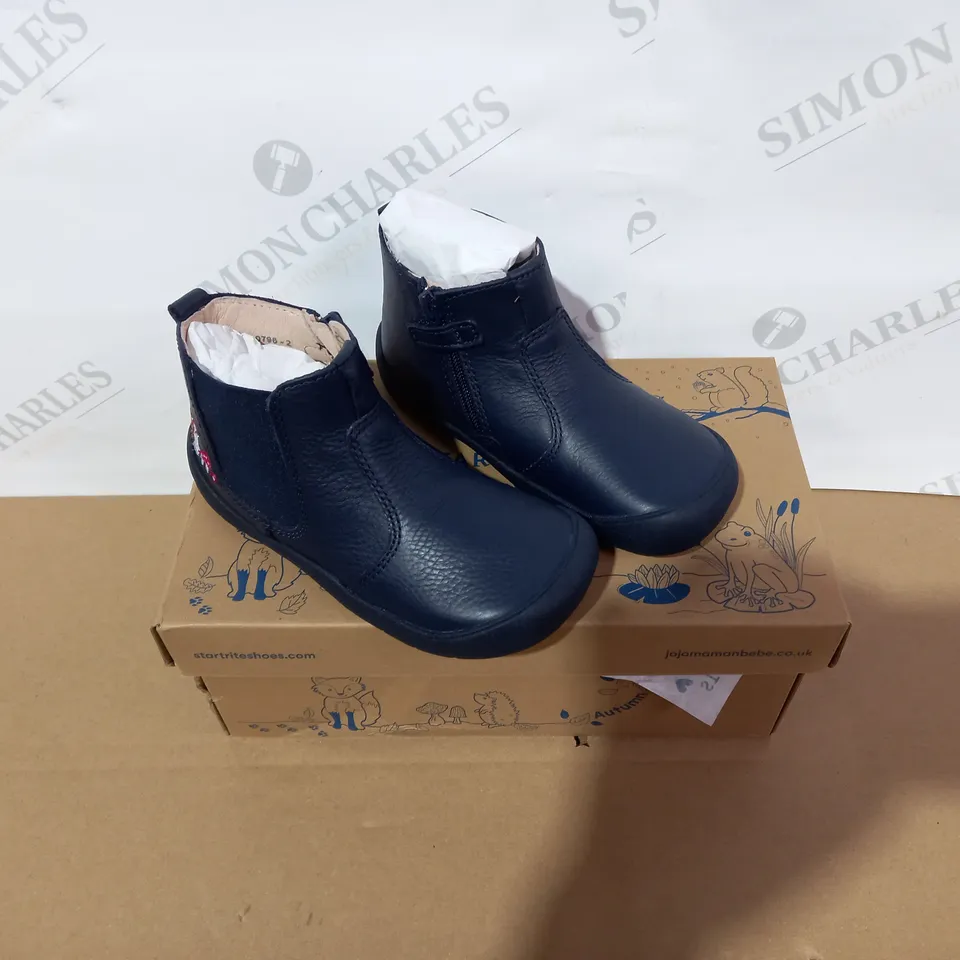 BOXED PAIR OF START RITE NAVY BOOTS SIZE 8F