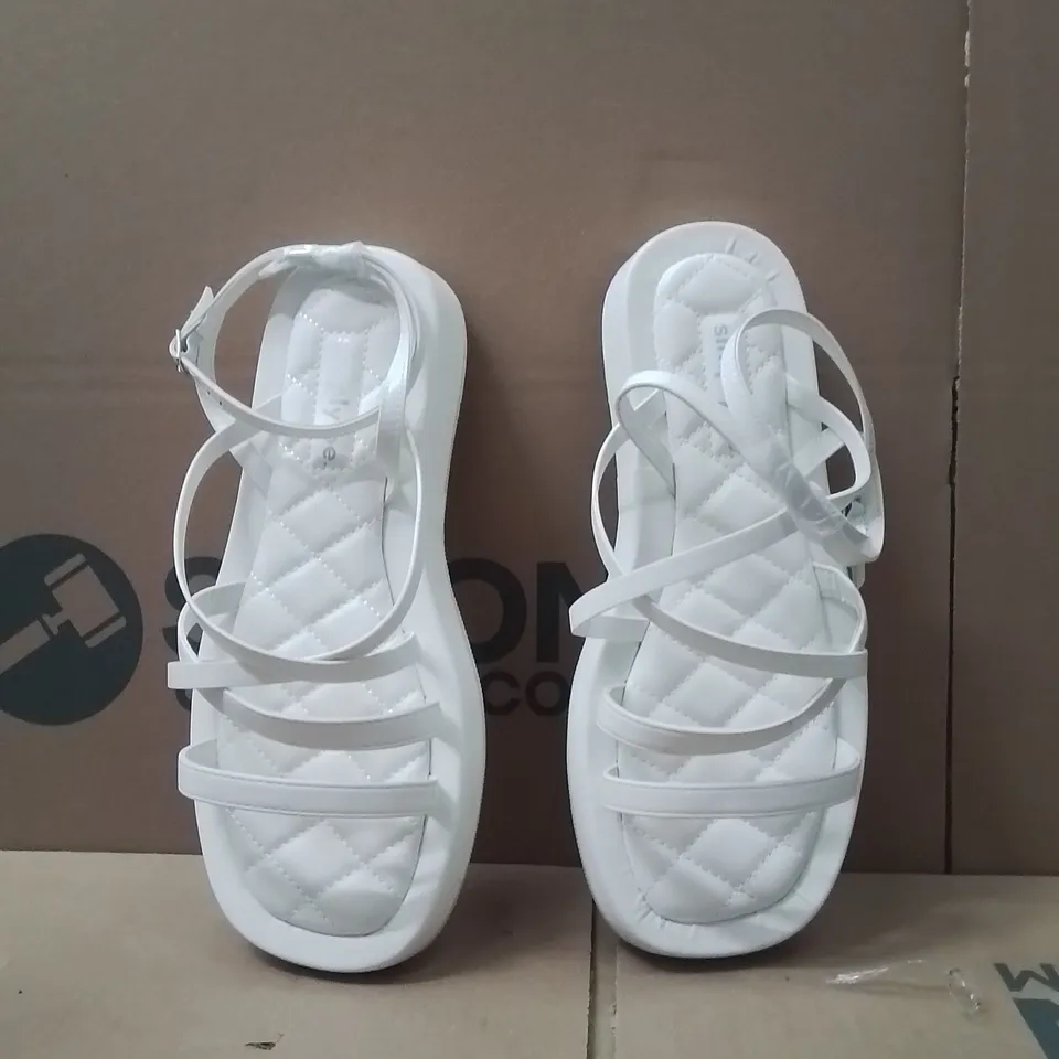 BOXED BRAND NEW APPROXIMATELY 6 SIMPLY BE PHEOBE WIDE SHOES WHITE SIZE 9