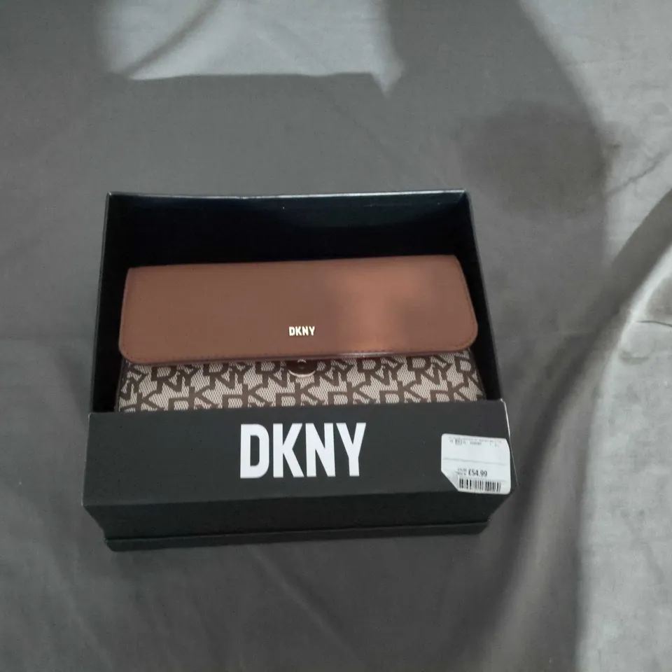 DKNY BROWN LEATHER WALLET - BOXED