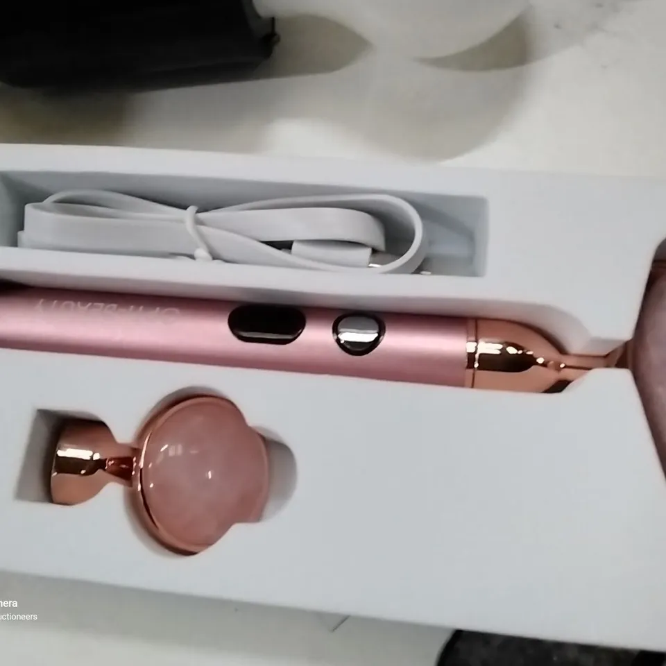 SET OF 4 CORDLESS LED VOLOUR CHANGING LIGHTS  WIGH REMOTE & USB RECHARGEABLE FACIAL ROLLER