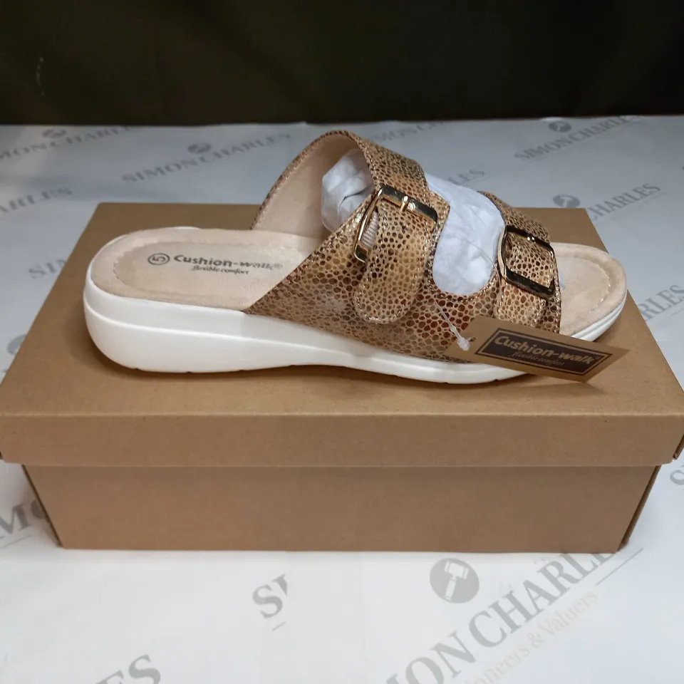 BOXED PAIR OF CUSHION WALK STRAPPY SANDALS IN GOLD - 5