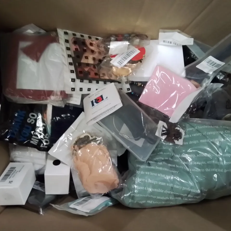 BOX CONTAINING MIXED FASHION ITEMS,  CLOTHING, SILVER PLATE AND COSTUME JEWELLERY ETC.