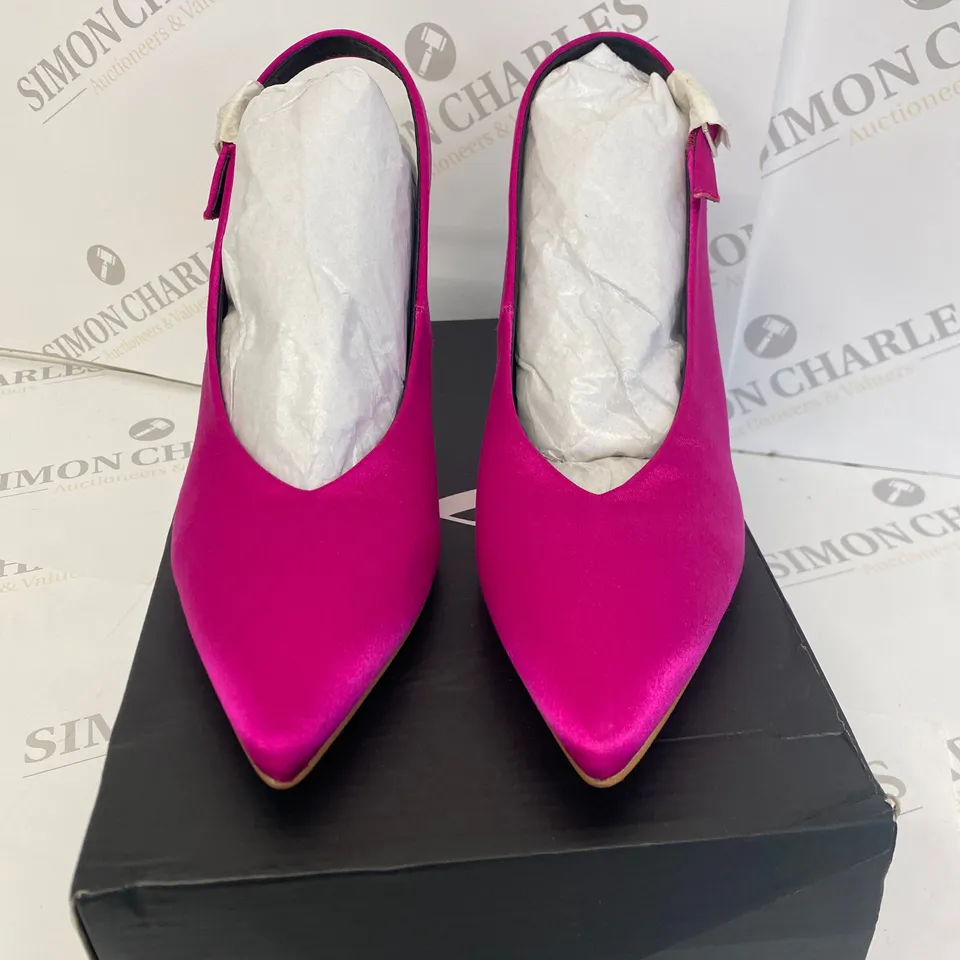 BOXED PAIR OF VERY PINK HIGH HEELS SIZE 5 