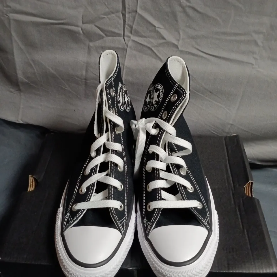 BOXED PAIR OF CONVERSE CHUCK TAYLOR ALL STAR HIGH-TOP SNEAKERS – UK SIZE 5.5