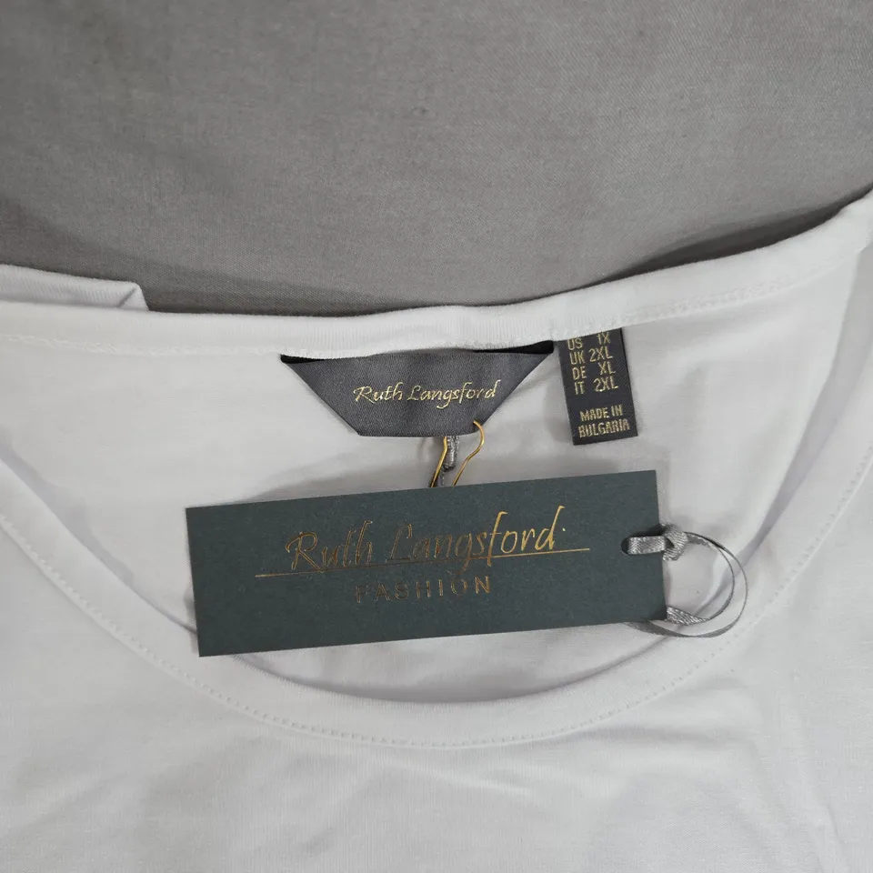 RUTH LANGSFORD FASHION WHITE T‑SHIRT – C’EST LA VIE, UK 2XL