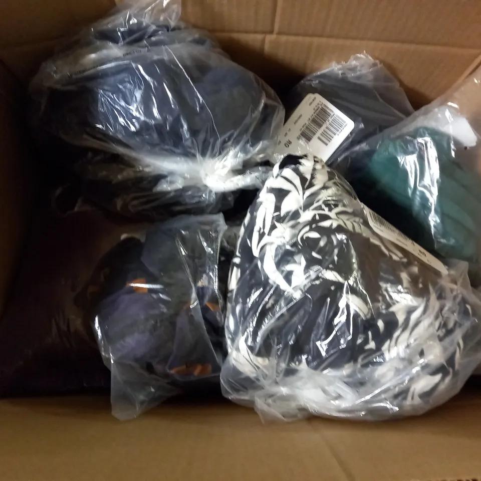 APPROXIMATELY 10 ASSORTED CLOTHING ITEMS TO INCLUDE SHIRT, PULLOVER, JUMPSUIT, ETC