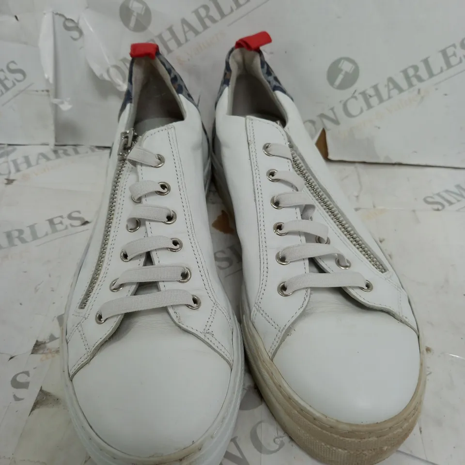 RUTH LANGSFORD WHITE ZIP TRAINERS - SIZE 6