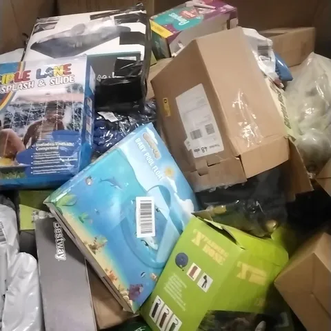 A PALLET CONTAINING A LARGE QUANTITY OF ASSORTED GARDEN HOSES, AND VARIOUS SWIMMING PRODUCTS ETC