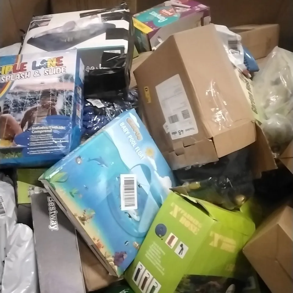 A PALLET CONTAINING A LARGE QUANTITY OF ASSORTED GARDEN HOSES, AND VARIOUS SWIMMING PRODUCTS ETC