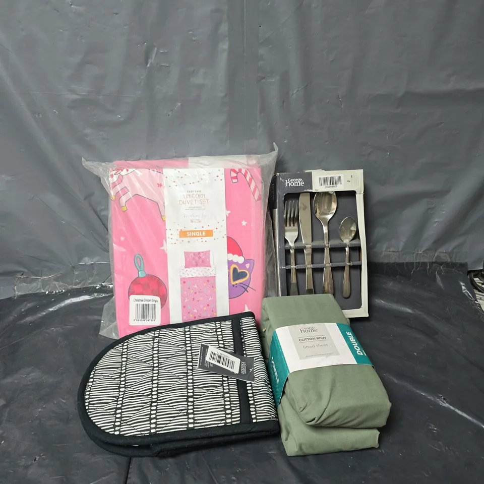 APPROXIMATELY 20 ASSORTED HOMEWARE ITEMS TO INCLUDE CHRISTMAS UNICORN DUVET SET, YORK 16 PIECE CUTLERY SET, OVEN GLOVES, ETC - COLLECTION ONLY