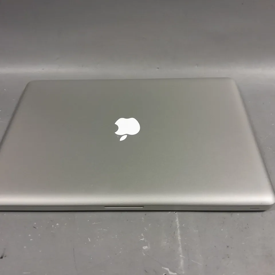 APPLE MACOOK PRO