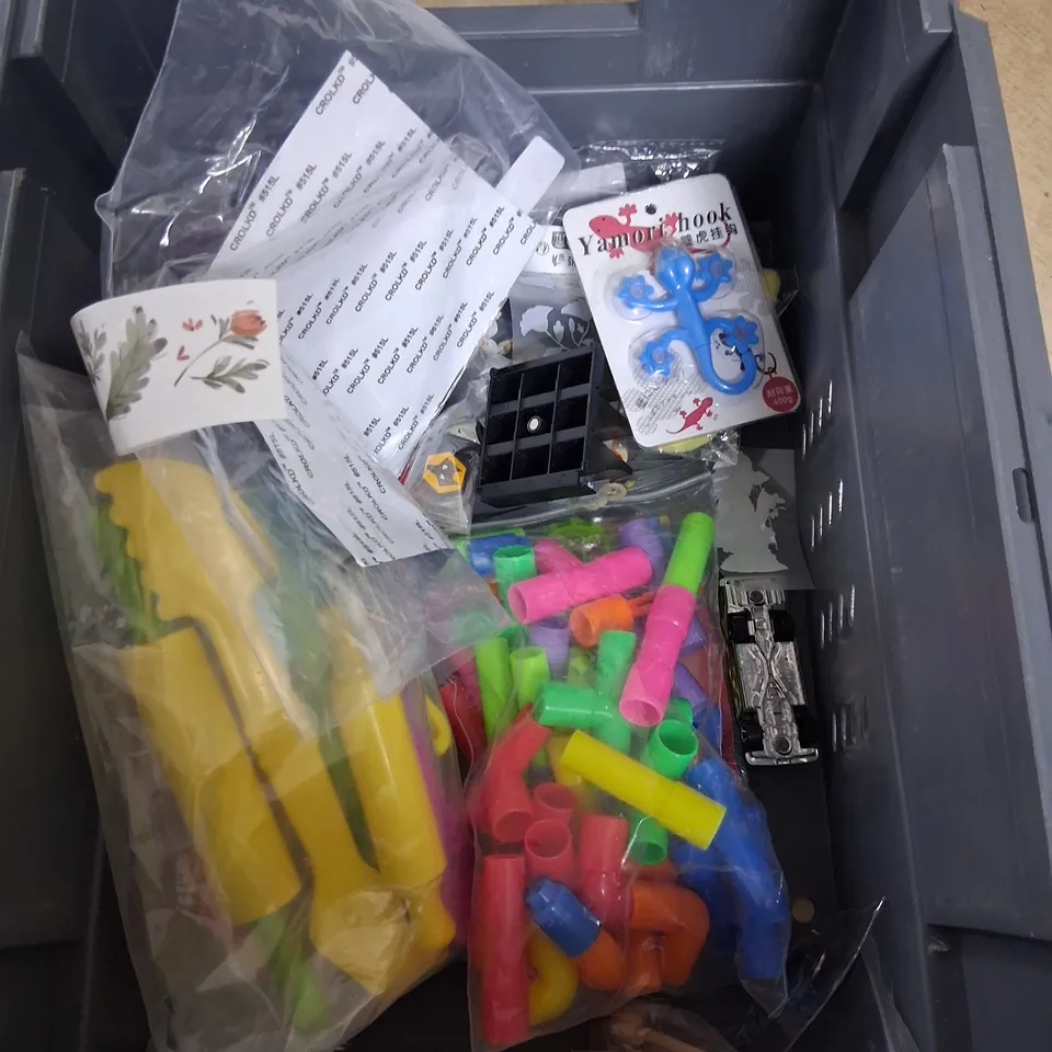 TOTE OF ASSORTED TOYS AND ACCESSORIES TO INCLUDE;