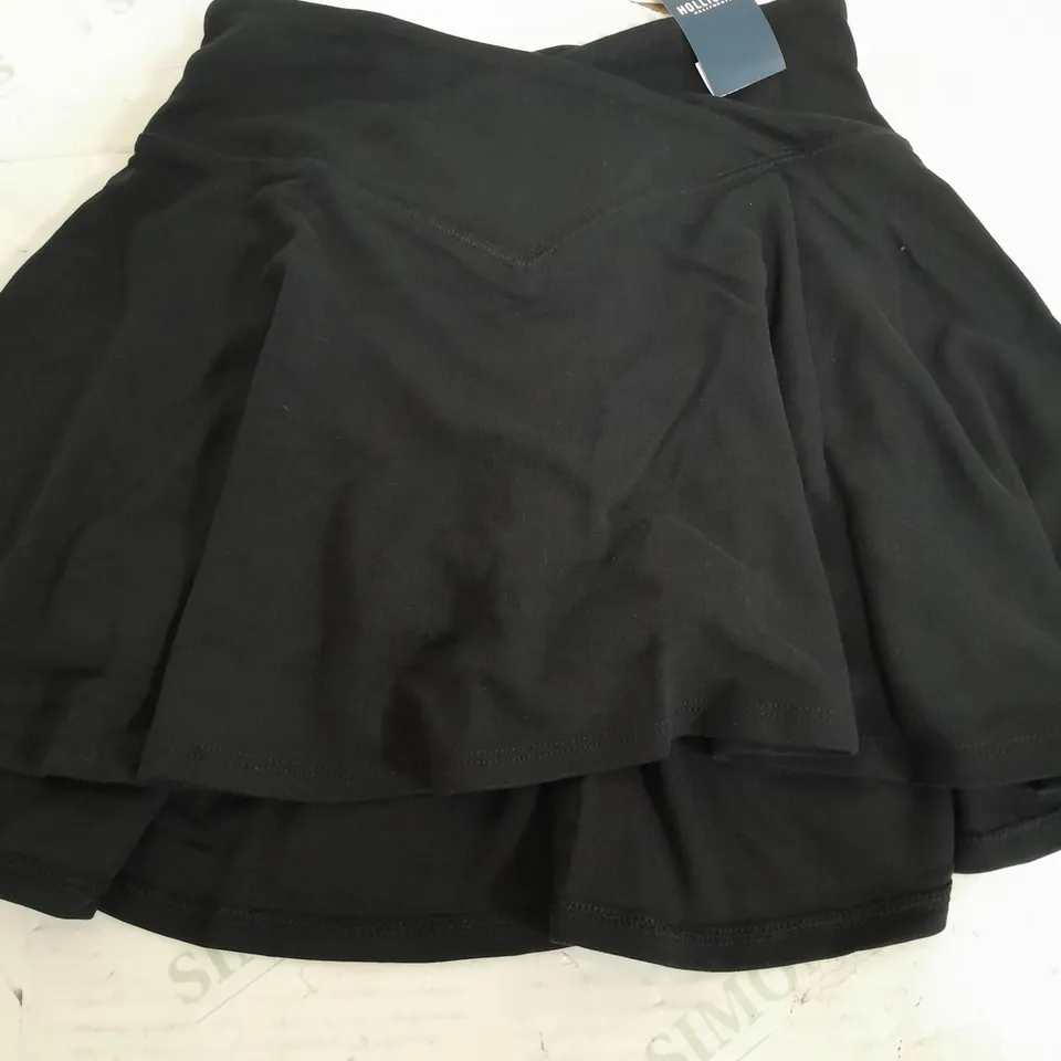 HOLLISTER BLACK TENNIS SKIRT - XS