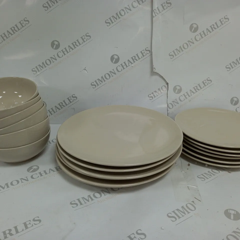 BOXED CESIRO SET OF 6 GLOSSY CREAM PLATES TO INCLUDE - 6 DINNER PLATES - 6 BOWLS - 6 DESERT PLATES - COLLECTION ONLY