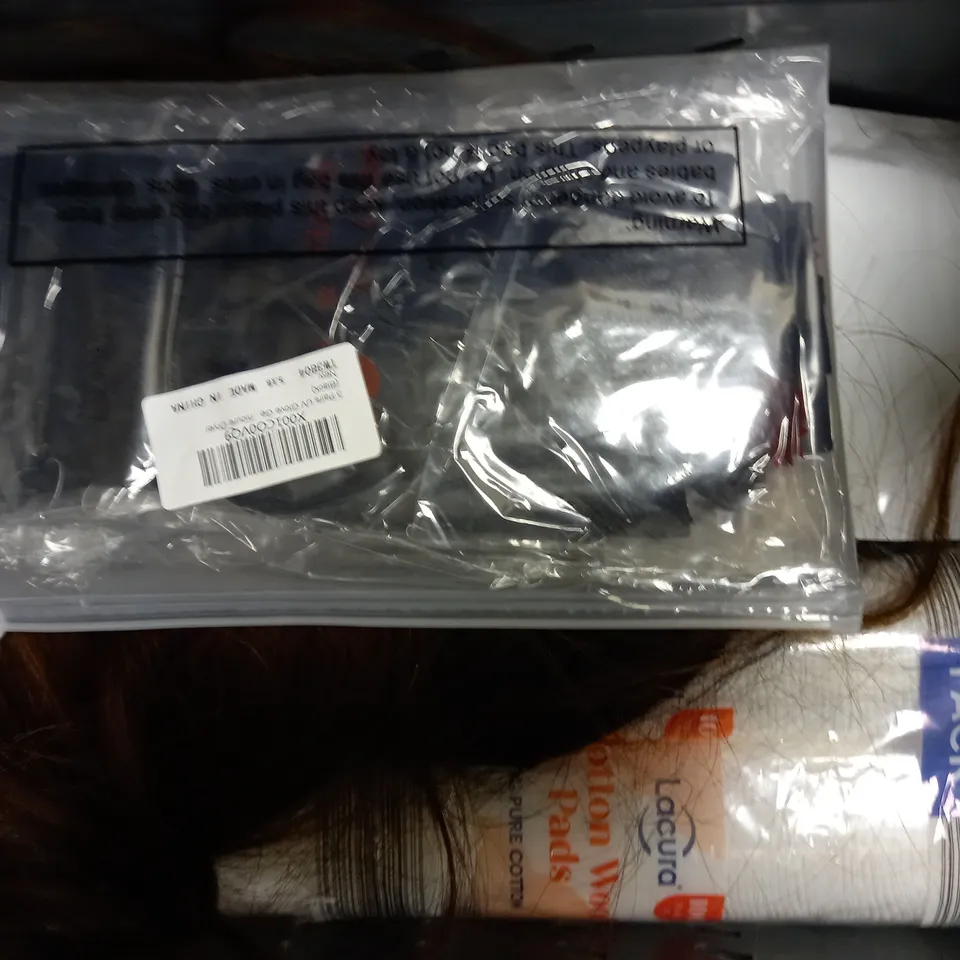 LOT OF APPROXIMATELY 8 ASSORTED HEALTH & BEAUTY ITEMS, TO INCLUDE HEAD MASSAGER, WIGS, BRUSH SET, ETC