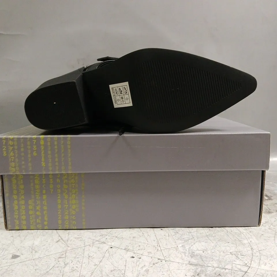 BOXED PAIR OF KOI HAWK POINTED COWBOY BOOTS IN BLACK SIZE UK 5