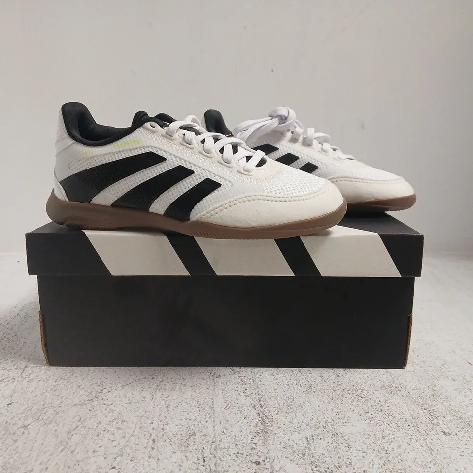 BOXED PAIR OF ADIDAS PREDATOR LEAGUE KID'S TRAINERS IN WHITE/BLACK SIZE uk 13.5