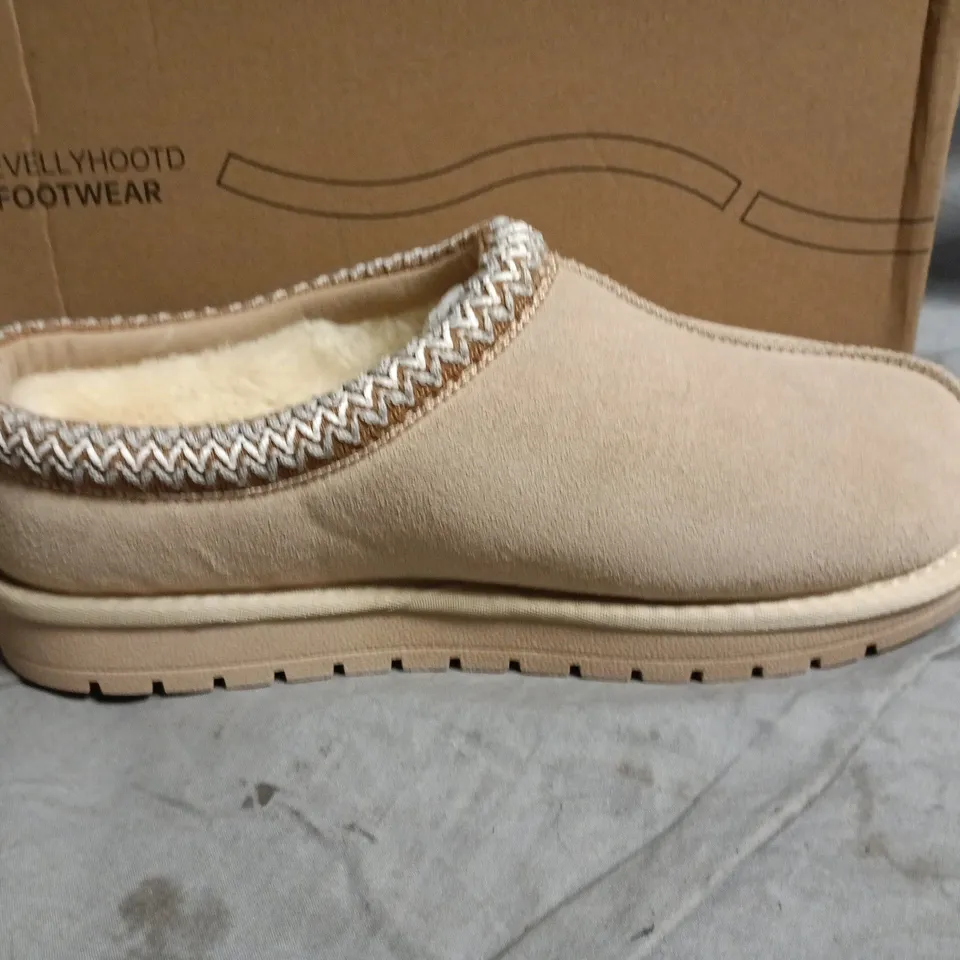 BOXERD EVELLYHOOTO BEIGE SUEDE SNOW BOOTS - 42