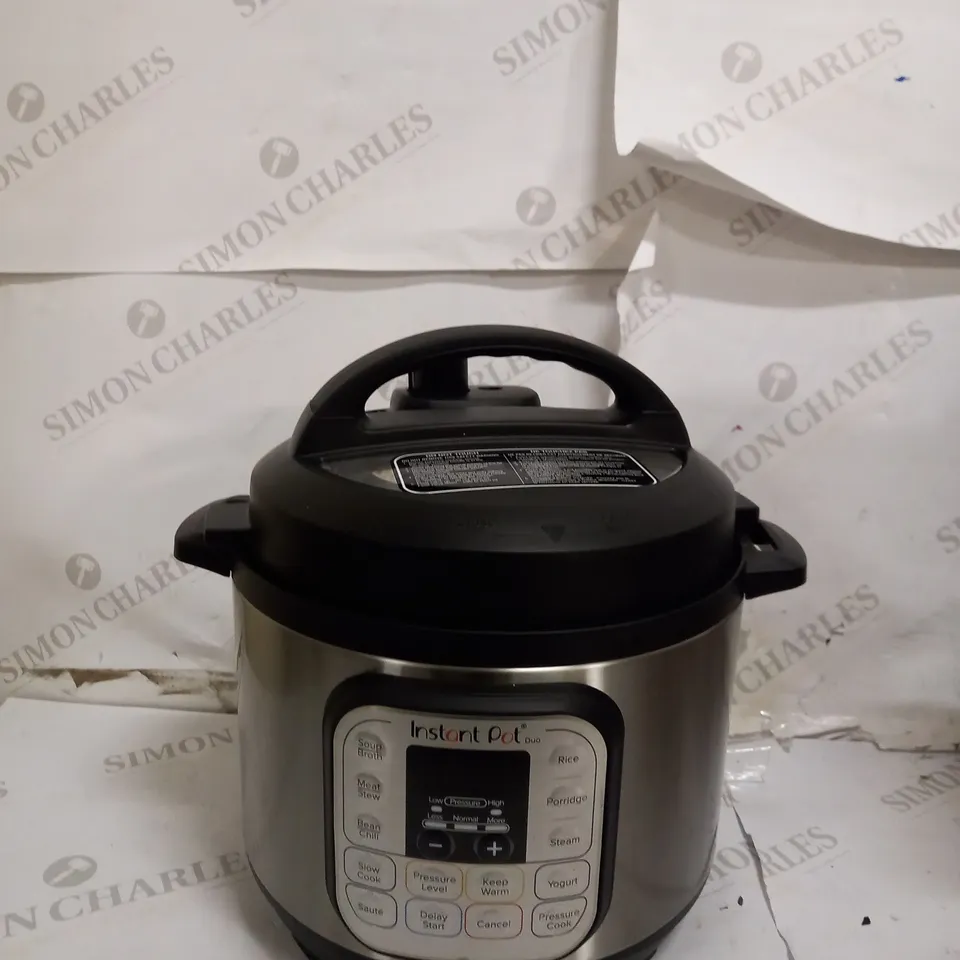 INSTANT POT DUO MINI PRESSURE COOKER