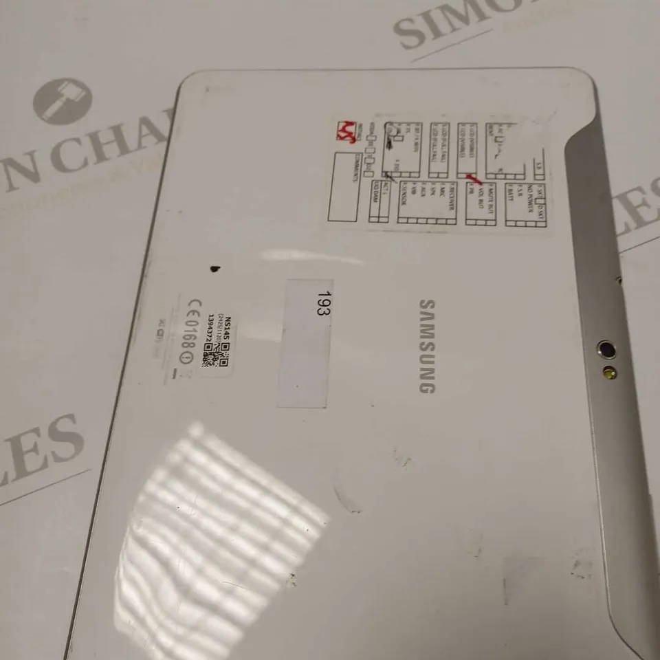 SAMSUNG P7500 GALAXY TABLET
