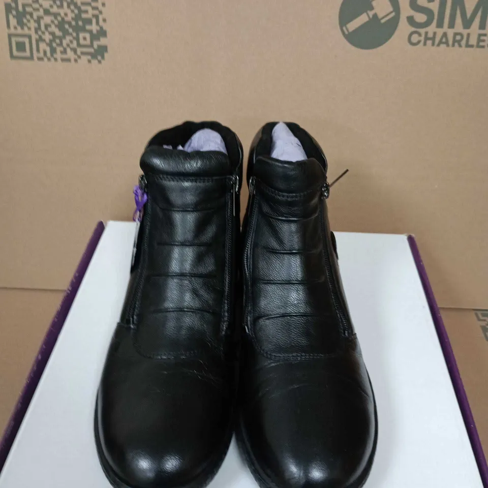 BOXED PAIR OF LOTUS WOMEN'S BLACK LEATHER ANKLE BOOTS – UK SIZE 7