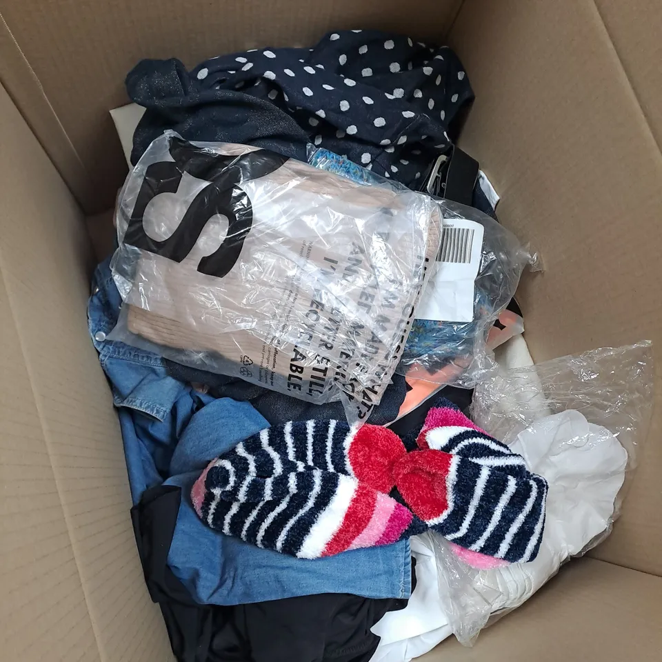 BOX OF APPROXIMATELY 20 ASSORTED CLOTHING ITEMS VARYING IN SIZE/COLOUR/STYLE TO INCLUDE: TOPS, TROUSERS, JUMPERS