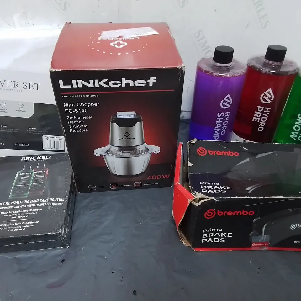 LOT OF APPROXIMATELY 15 ASSORTED HOUSEHOLD ITEMS TO INCLUDE LINKCHEF MINI CHOPPER, BREMBO BRAKEPADS, ALIVIO AIR BED AND YOGA MATS 