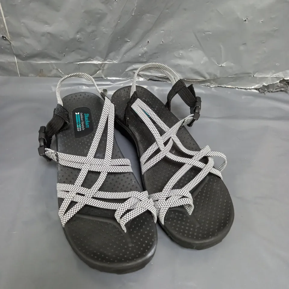 SKECHERS OUTDOOR LIFESTYLE SANDALS BLACK SIZE 8
