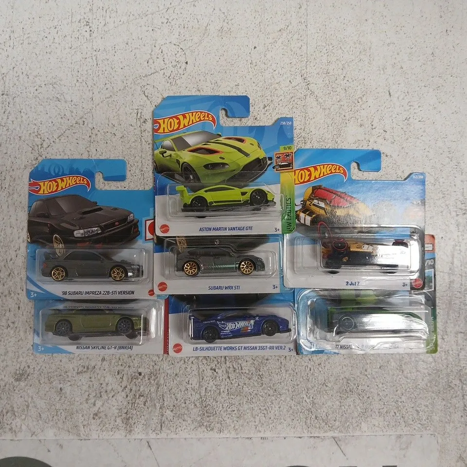 SMALL ASSORTMENT OF HOT WHEELS CARS