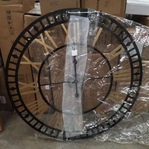 BOXED METAL WALL CLOAK