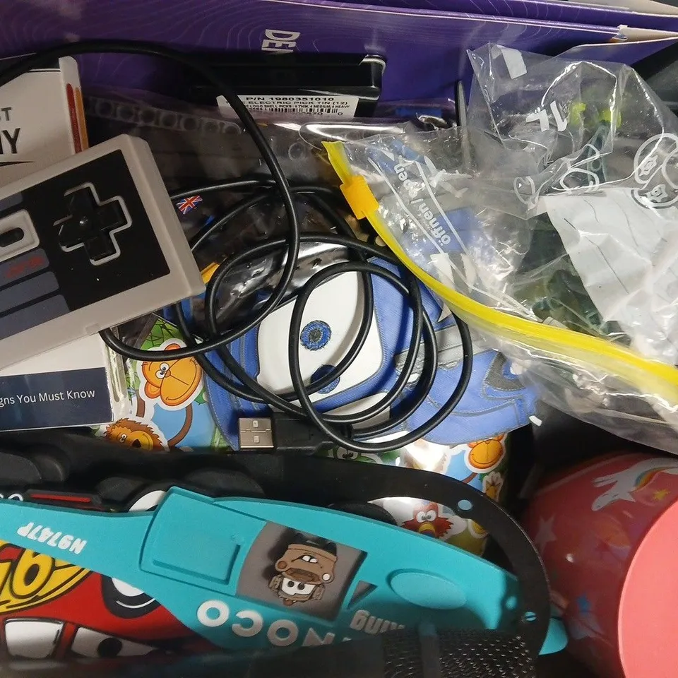 APPROXIMATELY 10 ASSORTED TOYS AND GAMES