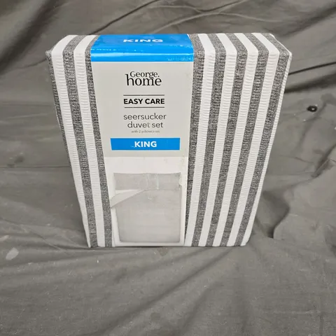 EASY CARE SEERSUCKER DUVET SET IN STRIPED GREY/WHITE - KING