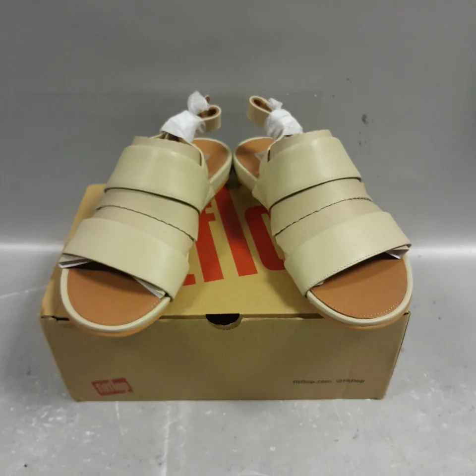 BOXED PAIR OF FITFLOP GRACIE LEATHER BACK STRAP SANDALS - 4.5