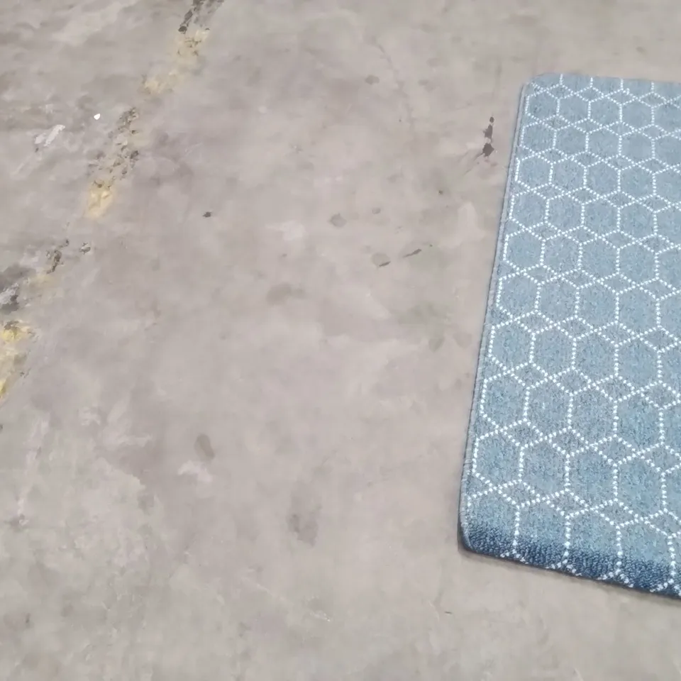 QUALITY DESIGNER AREA RUG - APPROXIMATELY 138x50cm