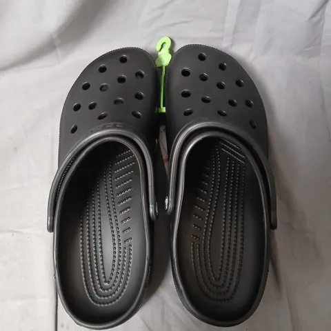 CROCS CLASSIC CLOG – BLACK, MEN’S UK 12 (US 13)