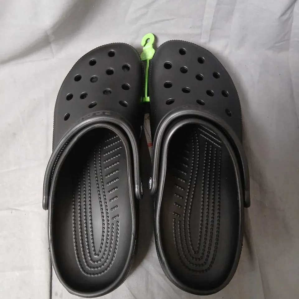 CROCS CLASSIC CLOG – BLACK, MEN’S UK 12 (US 13)
