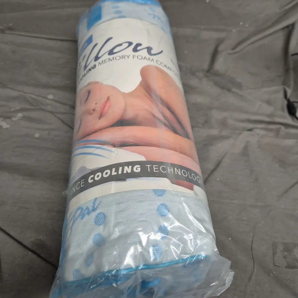 GAVENO CAVAILIA COOL MEMORY FOAM PILLOW – WHITE, 70 X 45 CM