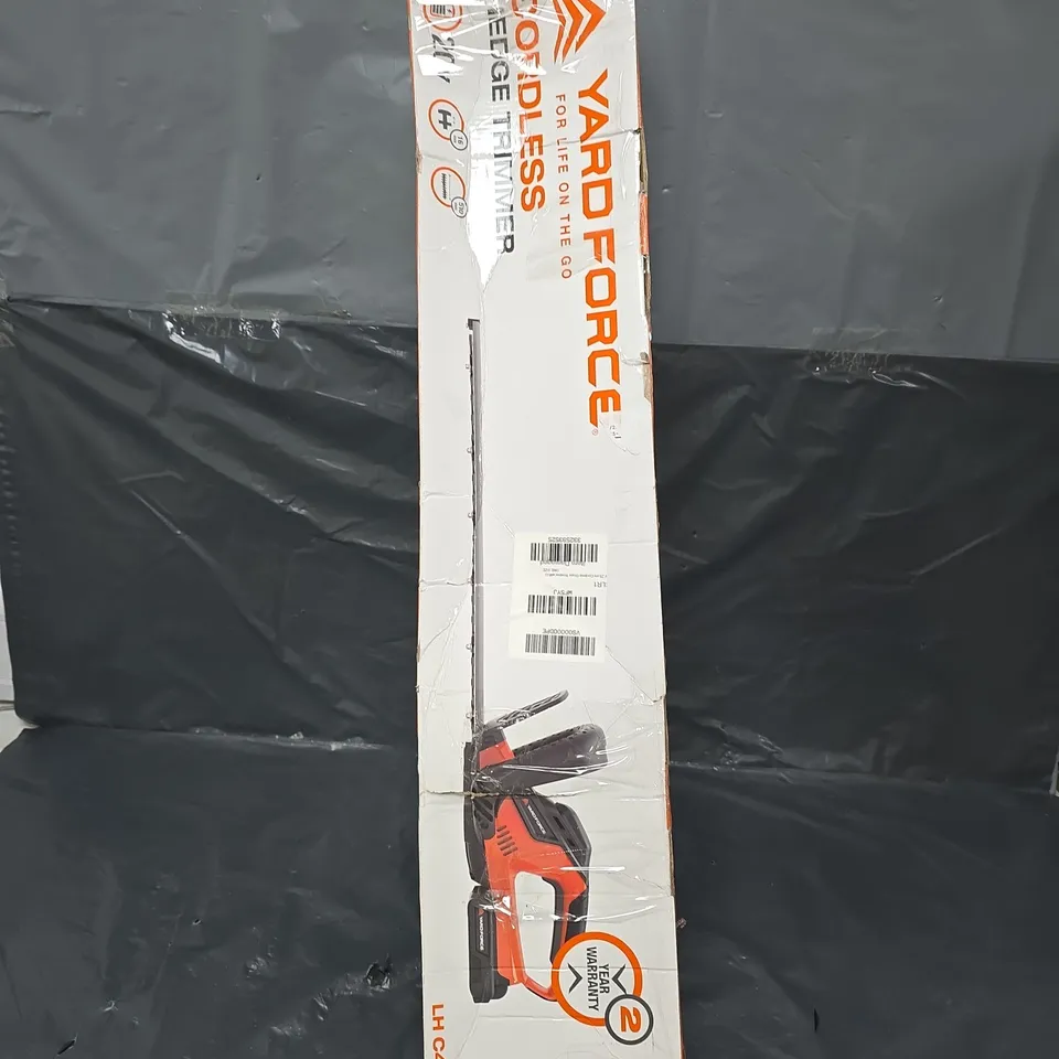 YARD FORCE 20V 25 CM CORDLESS GRASS TRIMMER WITH LI-ION BATTERY AND CHARGER - LT C25 - CR20 RANGE - COLLECTION ONLY 