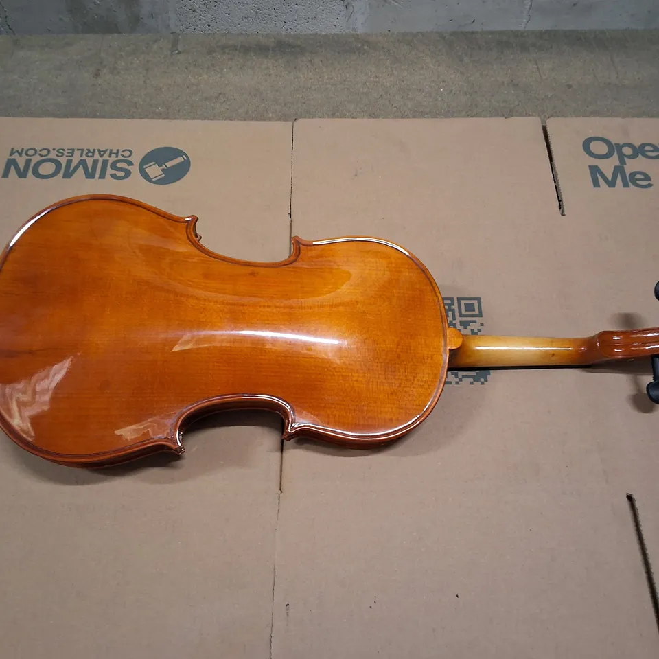 MENDINI BY CECILIO VIOLIN WITH BOW IN HARD CASE